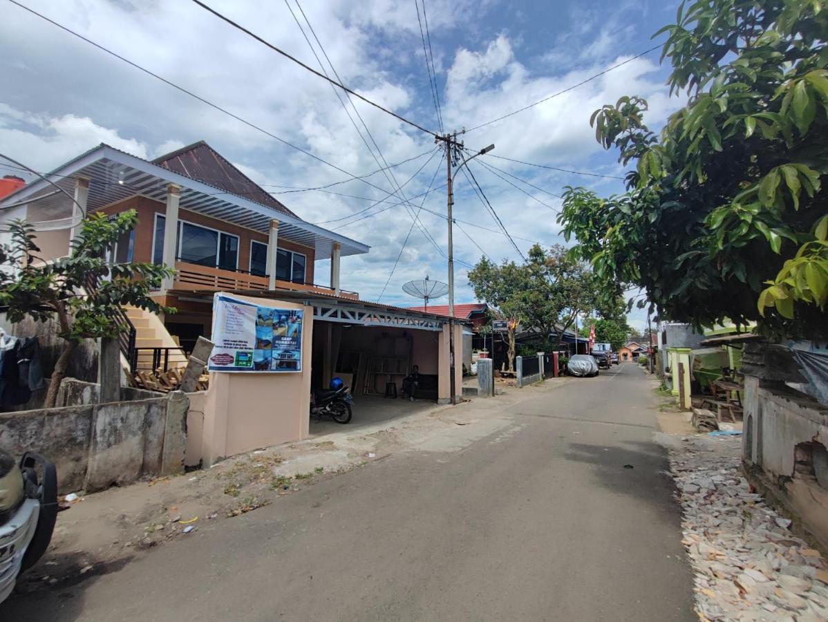 Oyo 92357 Zzip Homestay Pagaralam Exterior foto